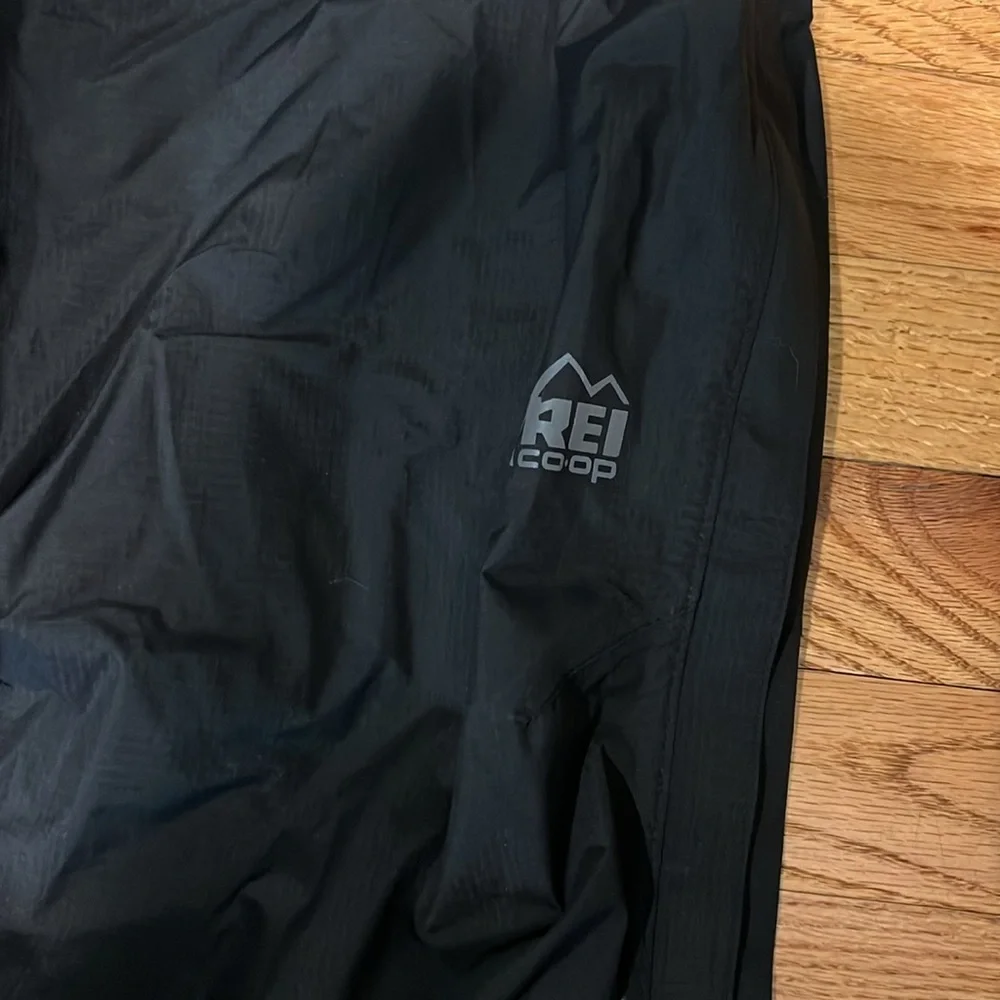Black Men’s REI,‎ the co-op pants. Size Large.  Full zip up leg--Peak 2.5L